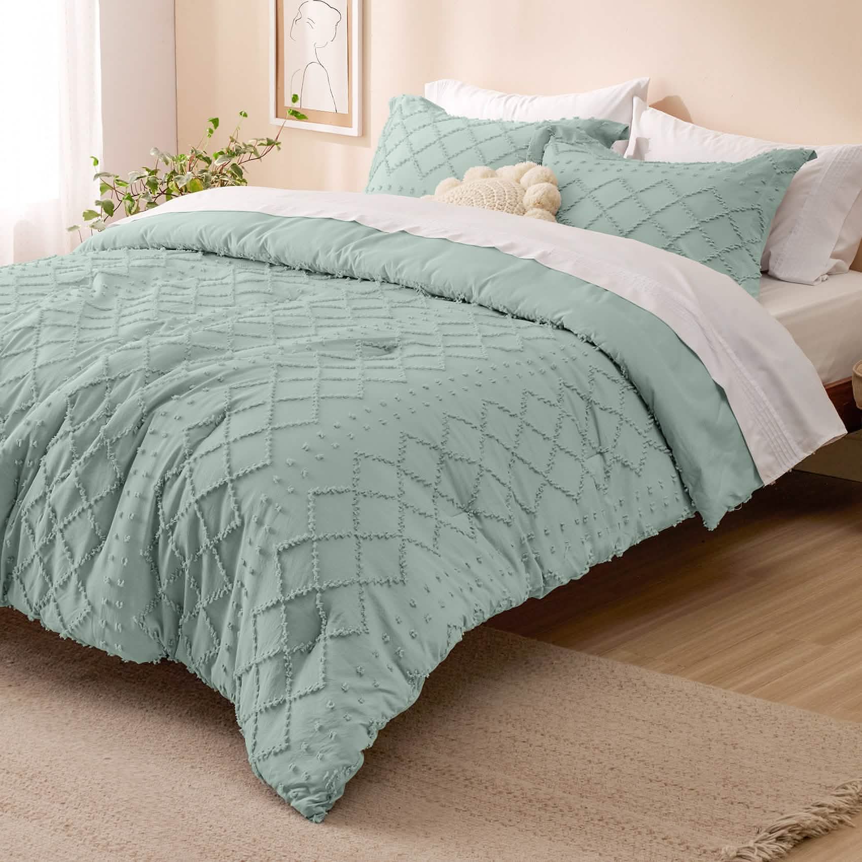 Tufted Embroidery Comforter Set