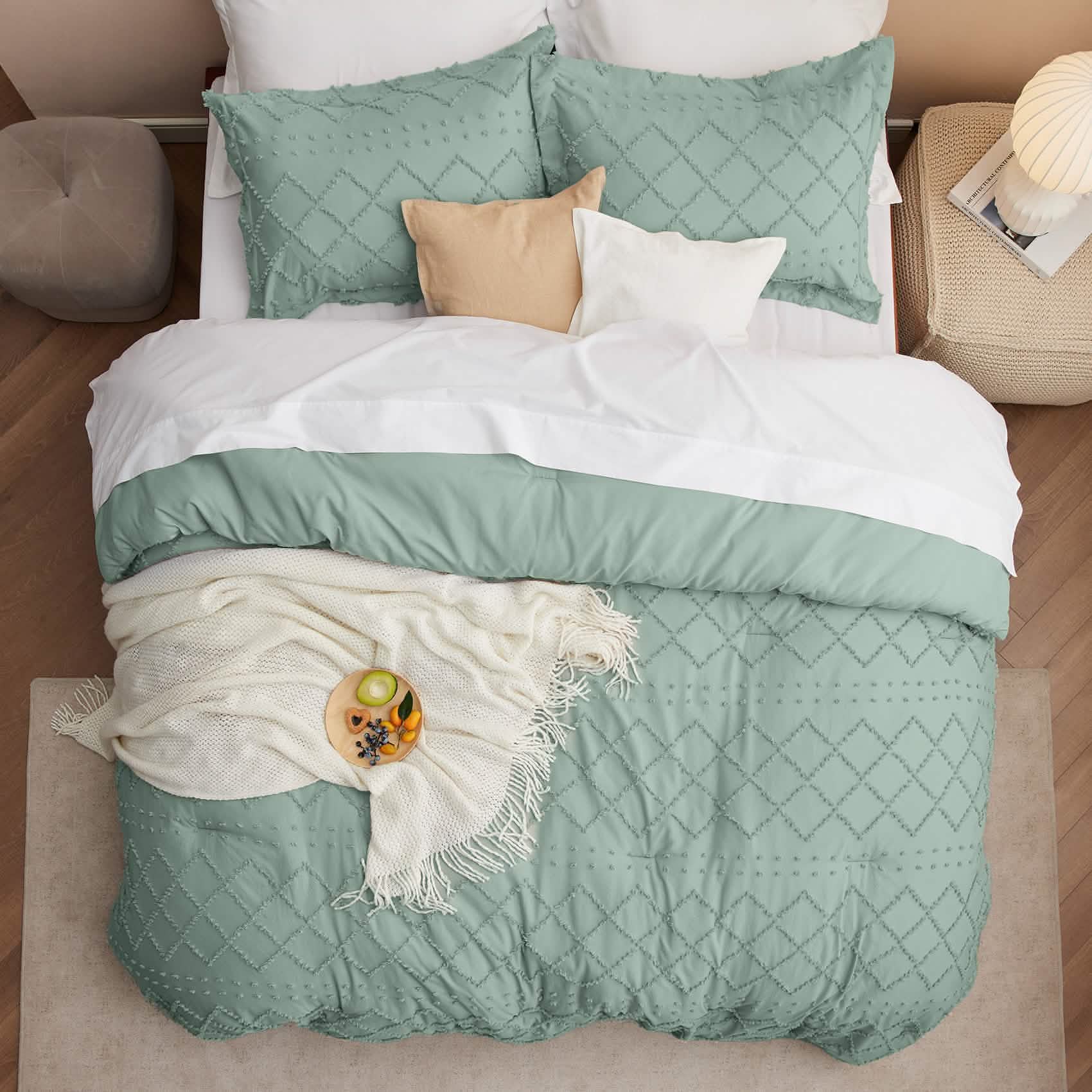 Tufted Embroidery Comforter Set