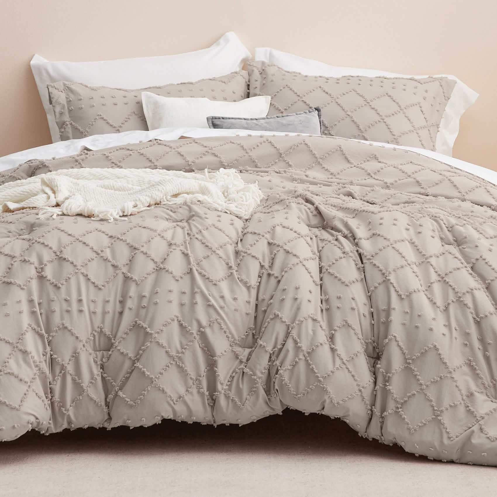 Tufted Embroidery Comforter Set