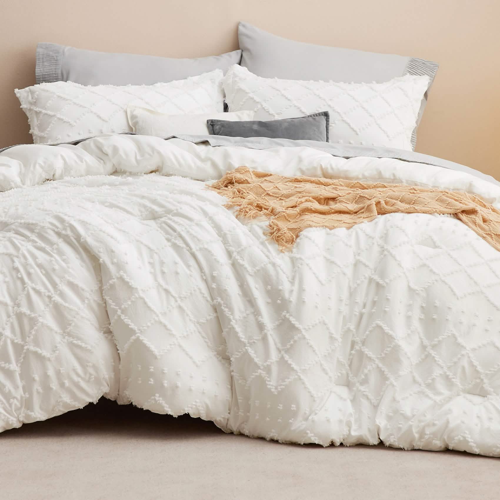 Tufted Embroidery Comforter Set