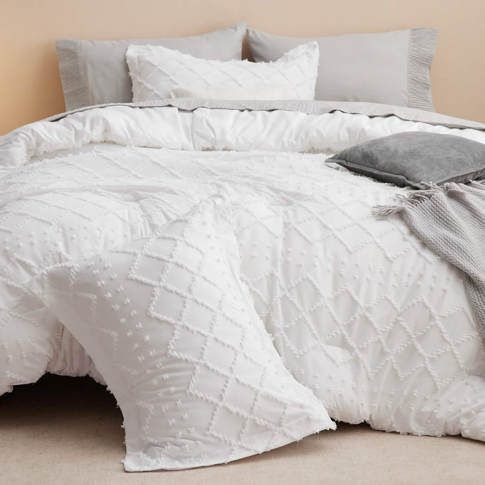 Tufted Embroidery Comforter Set