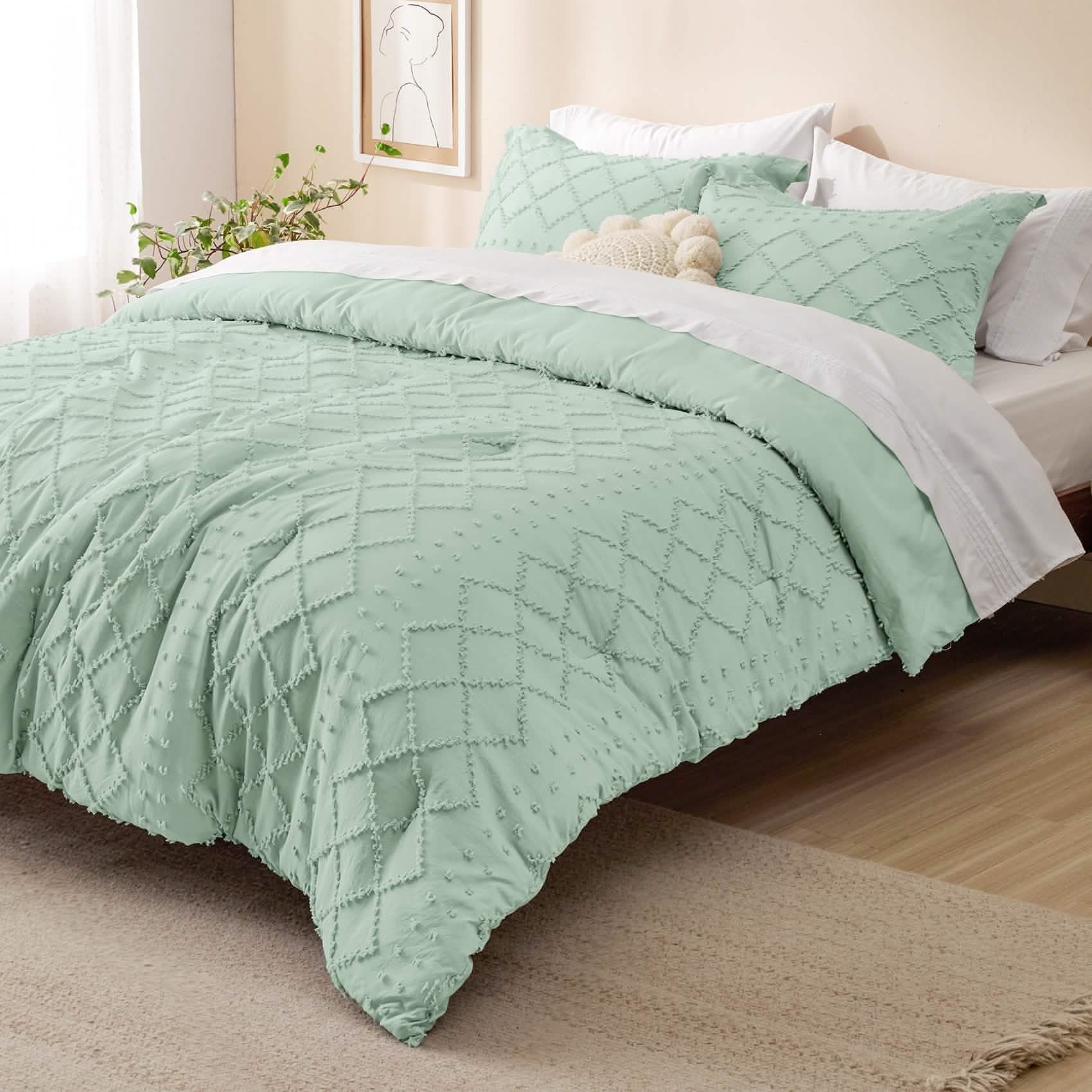 Tufted Embroidery Comforter Set