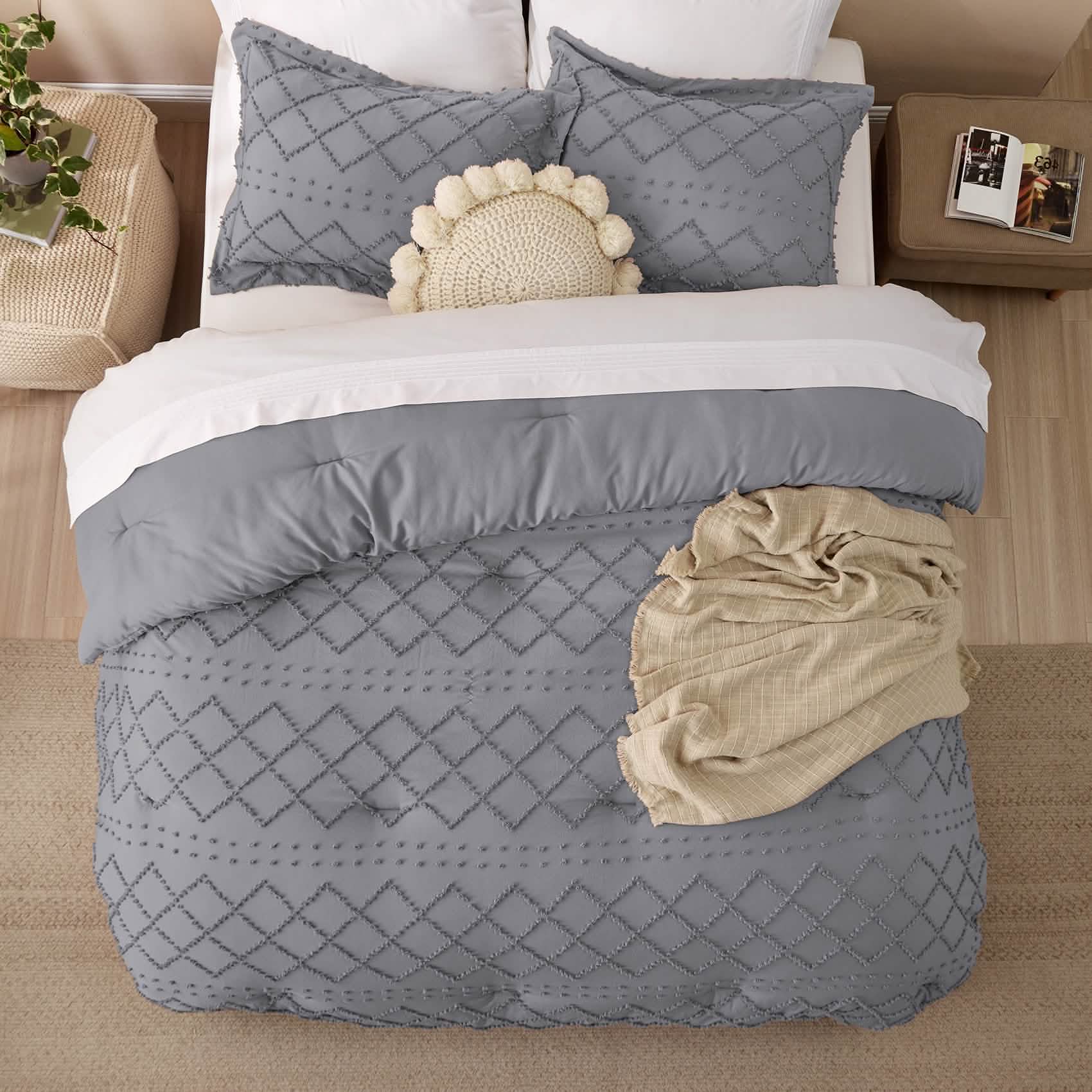 Tufted Embroidery Comforter Set