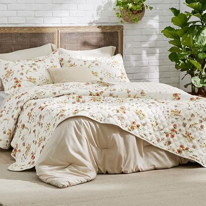 Floral Quilt Set White
