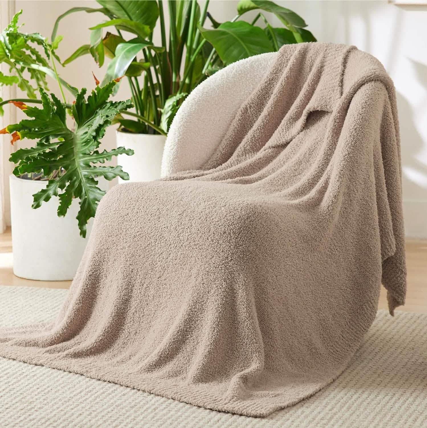 GentleSoft™ Feather Yarn Throw Blanket
