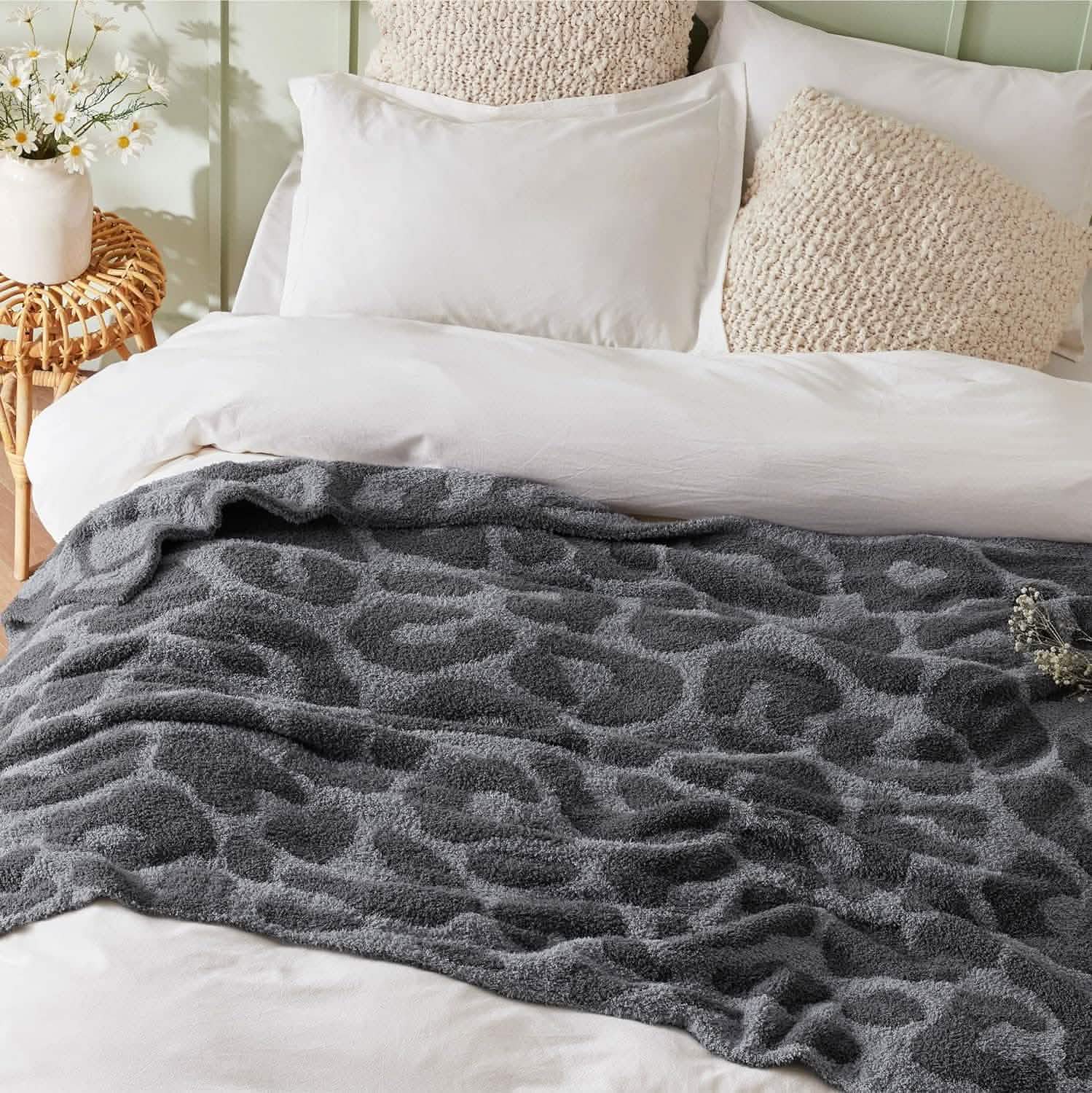 GentleSoft™ Feather Yarn Throw Blanket
