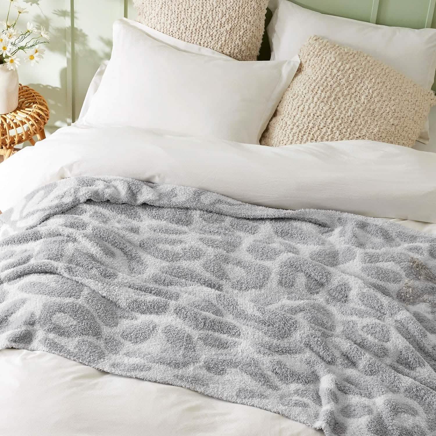 GentleSoft™ Feather Yarn Throw Blanket